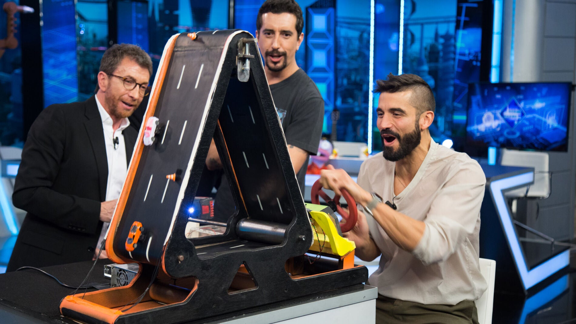 &Aacute;lex Garc&iacute;a demuestra sus grandes dotes de conducci&oacute;n en el experimento de Marron 