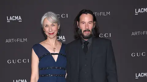Keanu Reeves posa con su nueva novia después de una década sin posar con nadie El actor está feliz al lado de Alexandra Grant