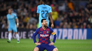 Leo Messi se lamenta tras una ocasión fallada ante el Slavia de Praga