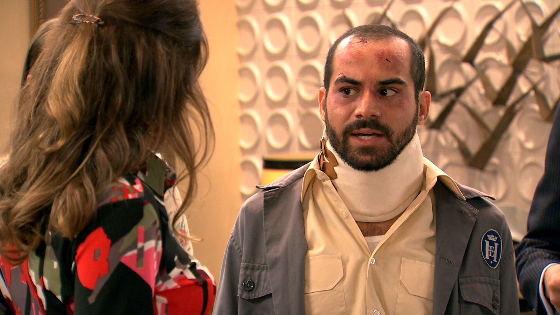 Luis regresa al hotel