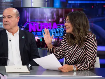 Nuria Roca enfrenta a Pablo Motos a los titulares más duros sobre sus entrevistas a los políticos en 'El Hormiguero 3.0' Nuria Roca enfrenta a Pablo Motos a los titulares más duros sobre sus entrevistas a los políticos en 'El Hormiguero 3.0'
