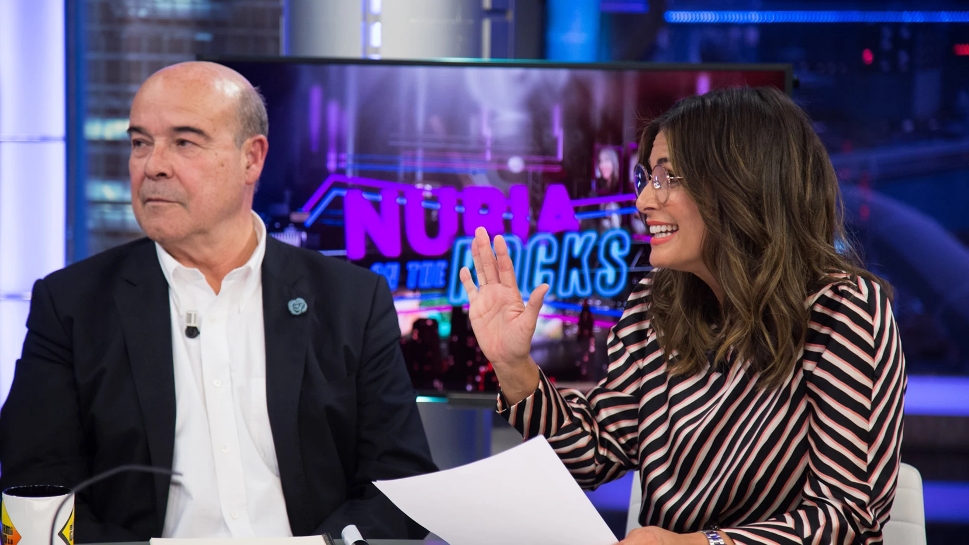 Nuria Roca enfrenta a Pablo Motos a los titulares más duros sobre sus entrevistas a los políticos en 'El Hormiguero 3.0' 