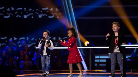 Yolaini Viñas, Abel Bernal y Daniel García cantan ‘El mejor momento’ en las Batallas de ‘La Voz Kids’ Yolaini Viñas, Abel Bernal y Daniel García cantan ‘El mejor momento’ en las Batallas de ‘La Voz Kids’