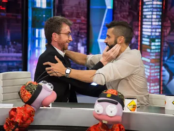 El emotivo gesto de Álex García contra los mensajes de odio hacia Pablo Motos en 'El Hormiguero 3.0' El emotivo gesto de Álex García contra los mensajes de odio hacia Pablo Motos en 'El Hormiguero 3.0'