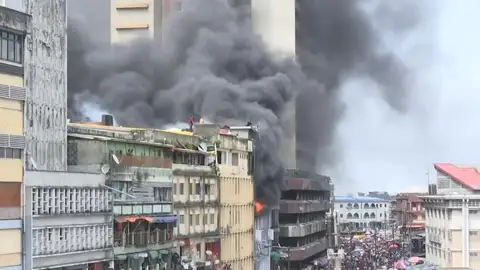 Incendio en un centro comercial de Nigeria Incendio en un centro comercial de Nigeria