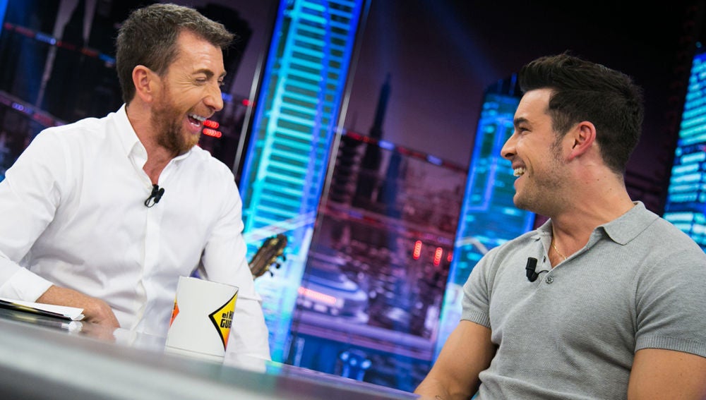Mario Casas y Pablo Motos en 'El Hormiguero 3.0'
