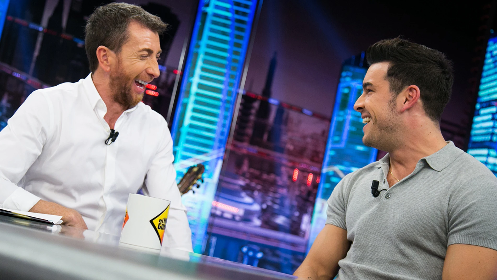 Mario Casas y Pablo Motos en 'El Hormiguero 3.0'