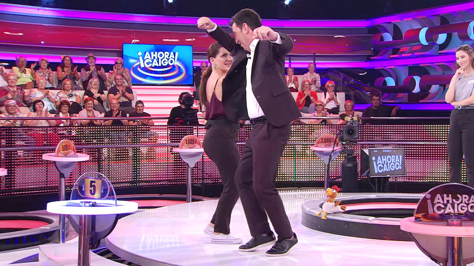 Arturo Valls muestra su arte flamenco con una rumba con Mariquilla en '¡Ahora caigo!'