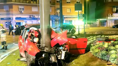 Un joven ha muerto y cuatro graves en Murcia Un joven ha muerto y cuatro graves en Murcia