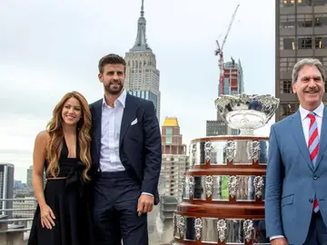 Sakira y Piqué con la Copa Davis Sakira y Piqué con la Copa Davis