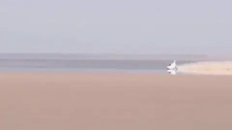 El coche supersónico supera los 10000 Km/h El coche supersónico supera los 10000 Km/h