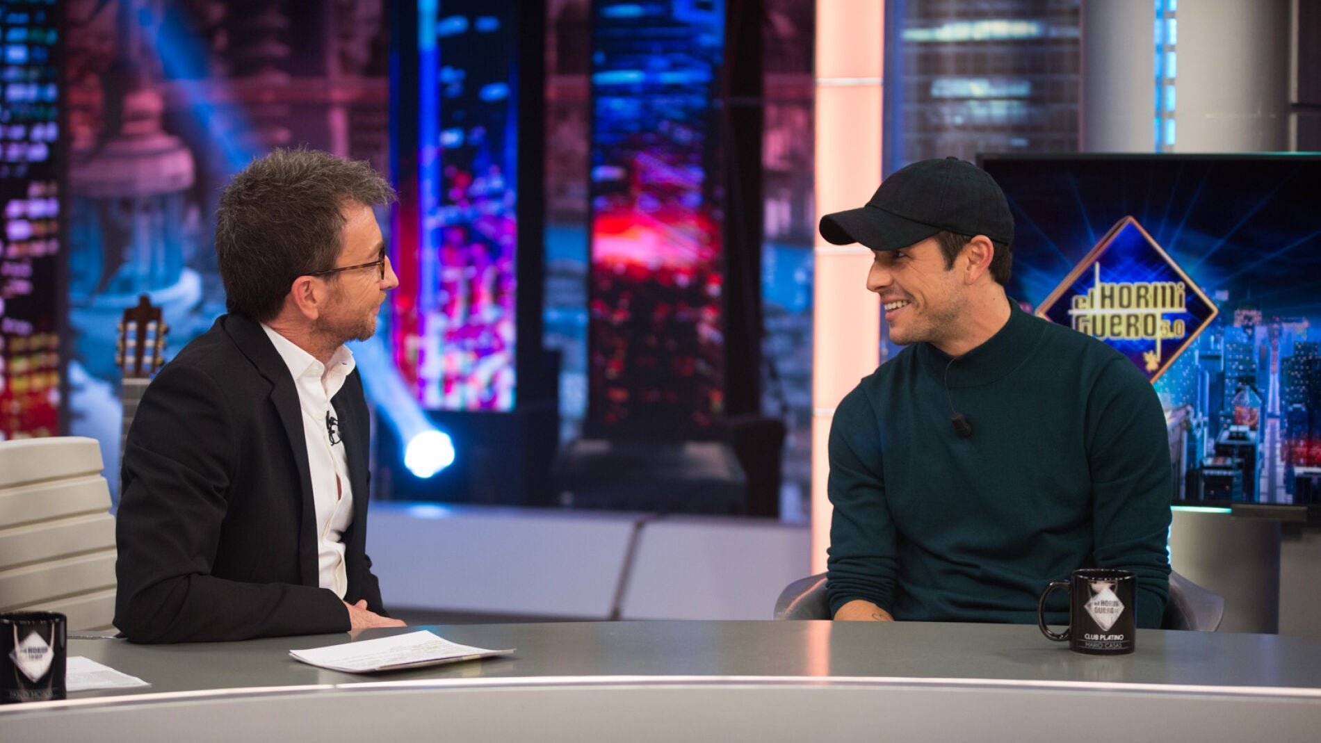 Mario Casas le revela a Pablo Motos si se quita la gorra para practicar sexo