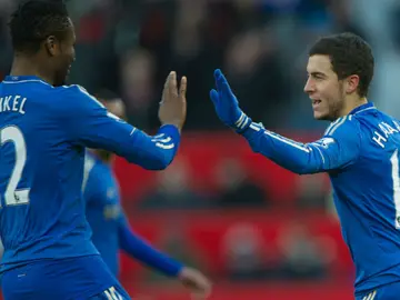 Mikel y Hazard en su etapa en el Chelsea Mikel y Hazard en su etapa en el Chelsea