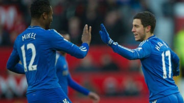 Mikel y Hazard en su etapa en el Chelsea