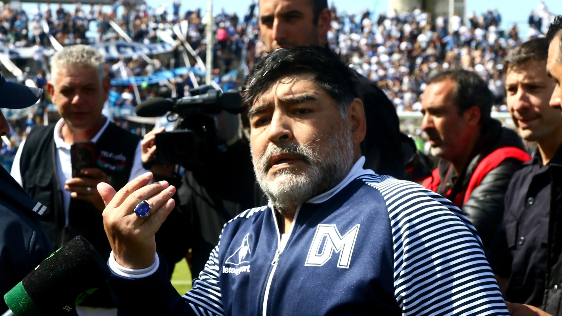 Maradona, tras un partido de Gimnasia y Esgrima de la Plata Maradona, tras un partido de Gimnasia y Esgrima de la Plata