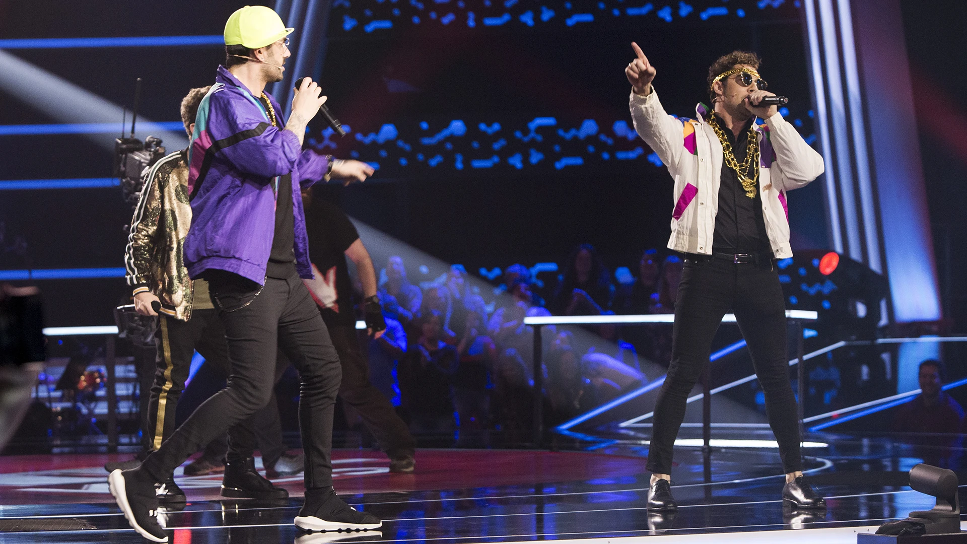 Melendi y David Bisbal sorprenden cantando como raperos de los 80 en los Asaltos de ‘La Voz Kids’ Melendi y David Bisbal sorprenden cantando como raperos de los 80 en los Asaltos de ‘La Voz Kids’