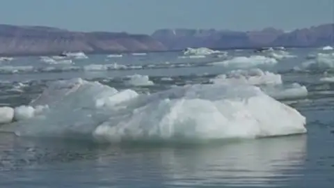 El hielo del ártico se reduce a niveles históricos El hielo del ártico se reduce a niveles históricos