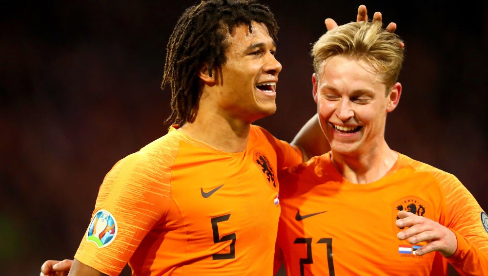 De Jong celebra un gol con Holanda