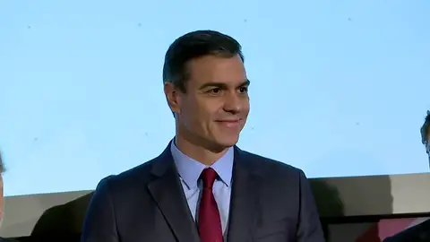 Pedro Sánchez esquiva a la prensa tras los ERE y confía en "abrir una nuena etapa sin crispación política" Pedro Sánchez esquiva a la prensa tras los ERE y confía en "abrir una nuena etapa sin crispación política"