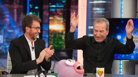 Petancas hace una versión de 'Un velero llamado libertad' dedicado a José Luis Perales en 'El Hormiguero 3.0' Petancas hace una versión de 'Un velero llamado libertad' dedicado a José Luis Perales en 'El Hormiguero 3.0'