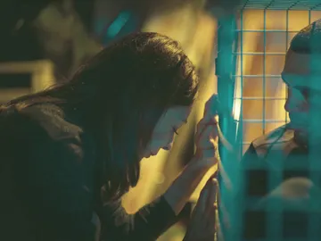 Hugo cae en la trampa de María Teresa Rojas Hugo cae en la trampa de María Teresa Rojas