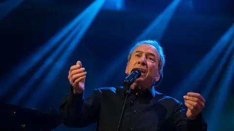 La emocionante actuación de José Luis Perales en 'El Hormiguero 3.0' cantando 'Y cómo es él' La emocionante actuación de José Luis Perales en 'El Hormiguero 3.0' cantando 'Y cómo es él'