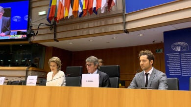 David Bisbal pide en el Parlamento Europeo que la infancia esté en el centro de las decisiones políticas