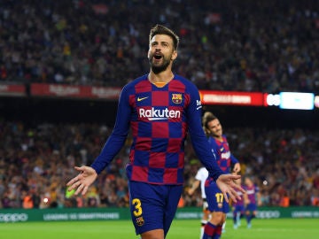 Gerard Piqué celebra un gol con el Barcelona