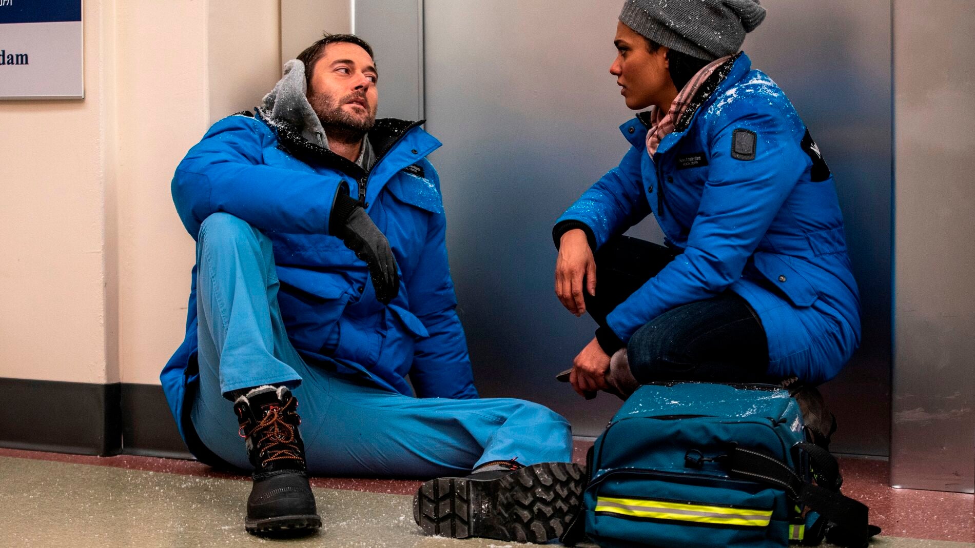 La noche m&aacute;s dura del New Amsterdam: una tormenta de nieve, sorprendentes confesiones y un apag&oacute;n