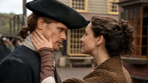 Sam Heughan y Caitriona Balfe en 'Outlander' Sam Heughan y Caitriona Balfe en 'Outlander'