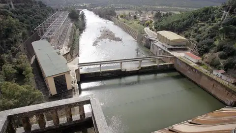 Foto de archivo de una presa Foto de archivo de una presa