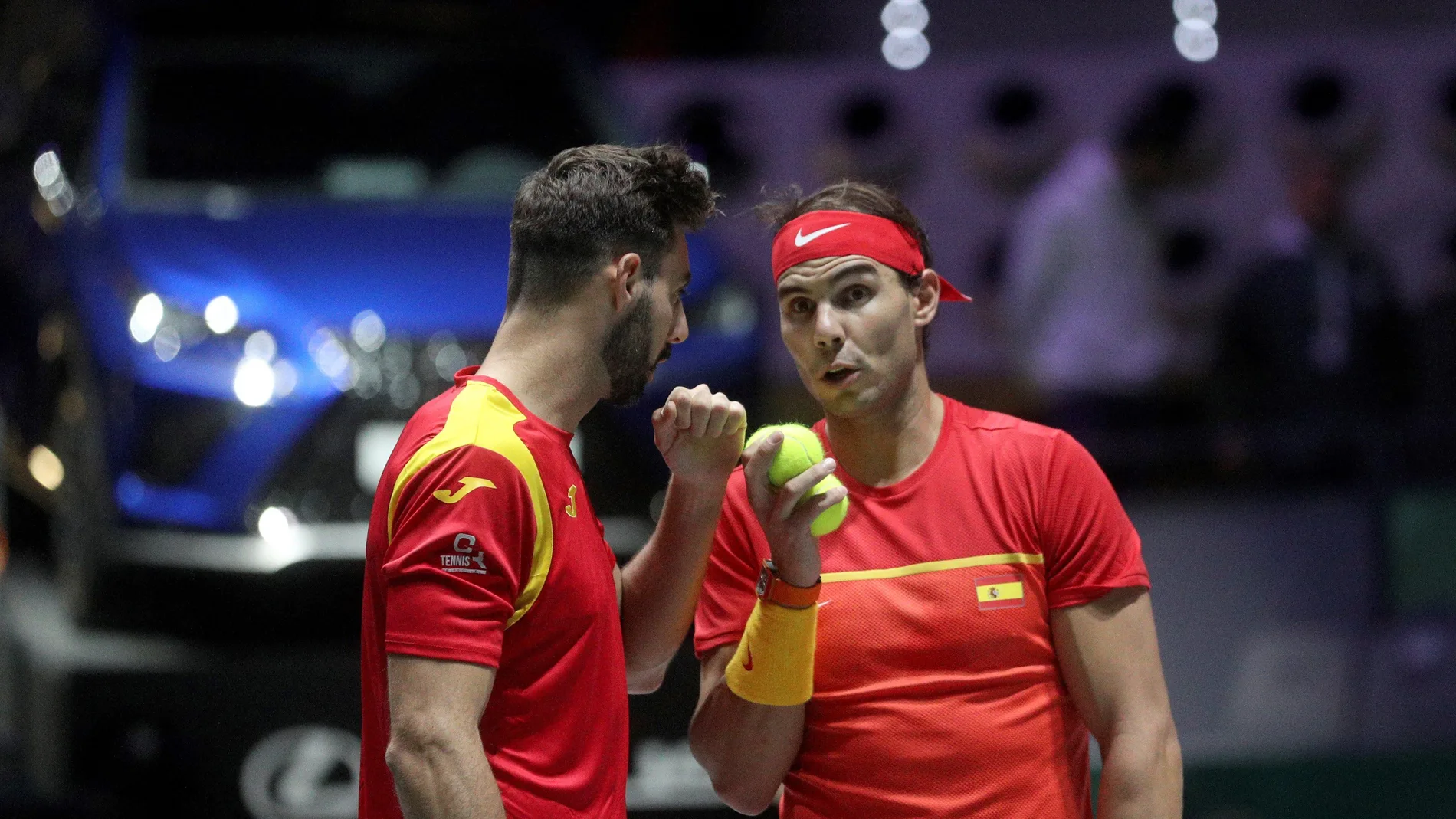 Rafa Nadal conversa con Marcel Granollers Rafa Nadal conversa con Marcel Granollers