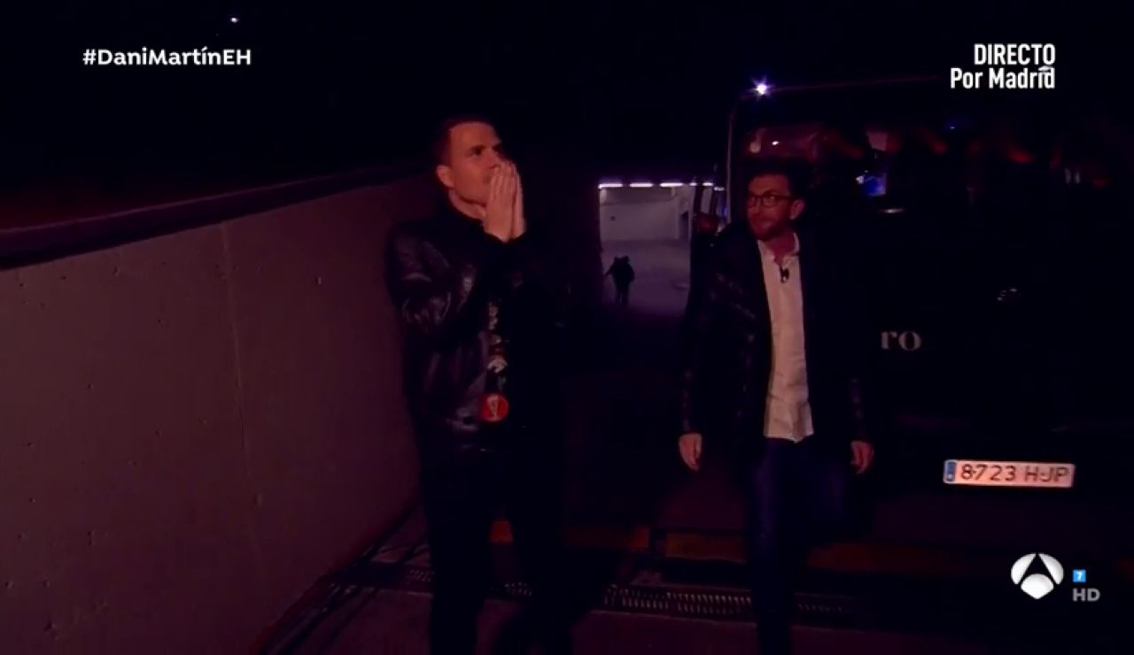 La reacción de Dani Martín a la sorpresa de 'El Hormiguero 3.0' en el Wanda Metropolitano con Koke La reacción de Dani Martín a la sorpresa de 'El Hormiguero 3.0' en el Wanda Metropolitano con Koke