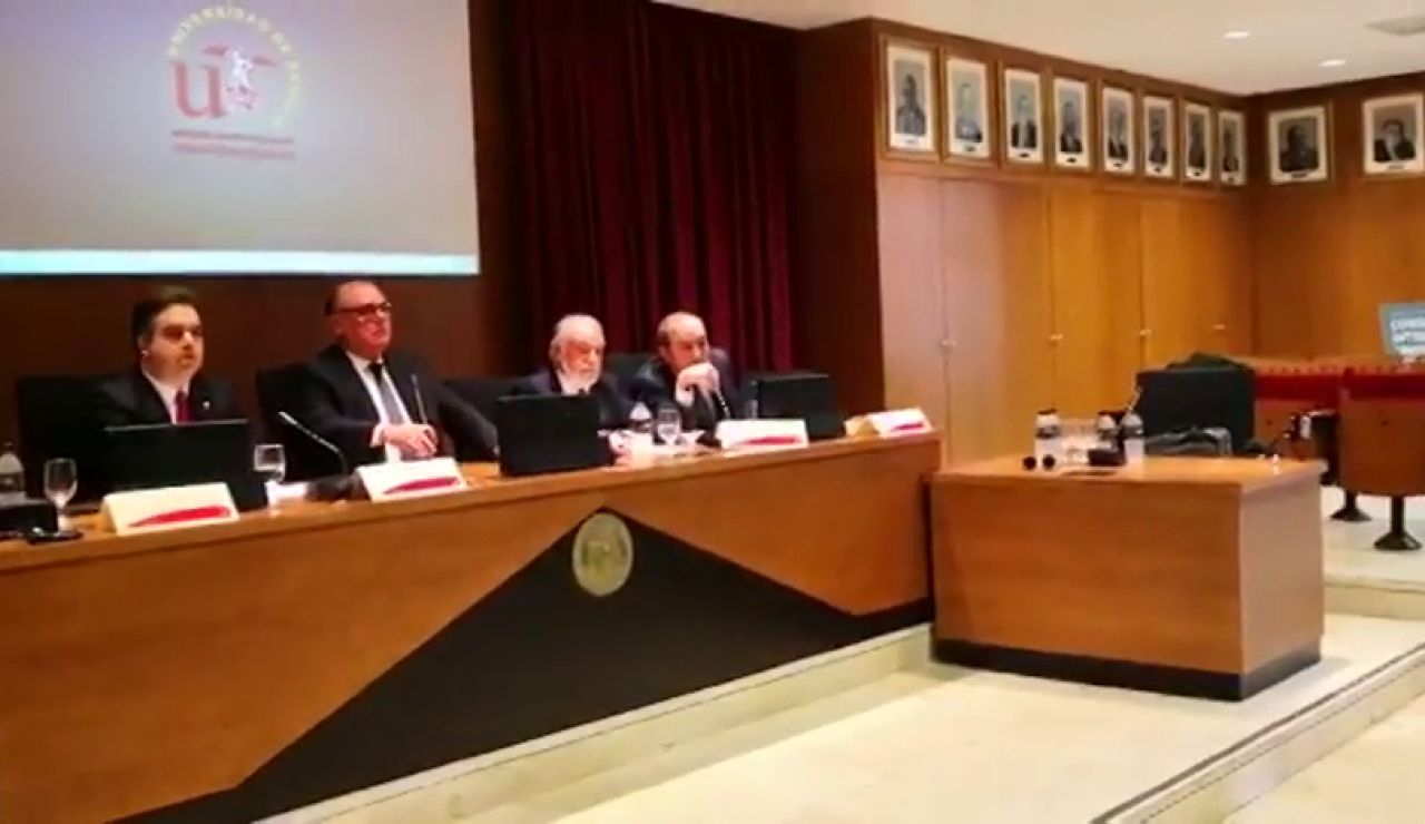 Increpan a un diputado de Vox y a Jaime Mayor Oreja e un acto en la Universidad de Sevilla Increpan a un diputado de Vox y a Jaime Mayor Oreja e un acto en la Universidad de Sevilla