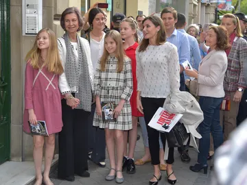 La princesa Leonor y su prima Irene con el resto de la Familia Real La princesa Leonor y su prima Irene con el resto de la Familia Real
