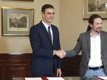 laSexta Noticias 20:00 (22-11-19) Los militantes de PSOE, Podemos y ERC deciden a partir de este viernes sobre el Gobierno de coalición laSexta Noticias 20:00 (22-11-19) Los militantes de PSOE, Podemos y ERC deciden a partir de este viernes sobre el Gobierno de coalición