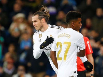 Bale sale al campo por Rodrygo