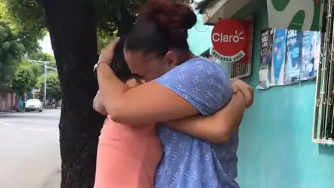 Reencuentro entre una madre y una hija Reencuentro entre una madre y una hija