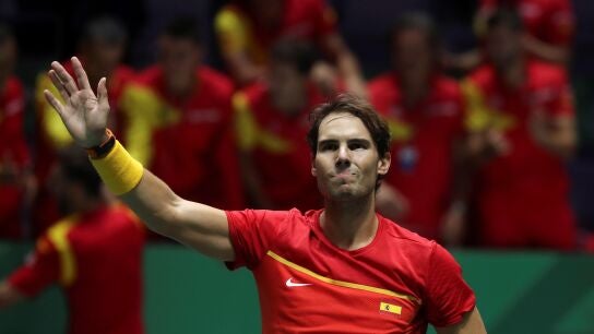Rafa Nadal saluda al p&uacute;blico de la Caja M&aacute;gica