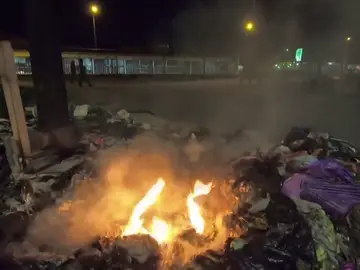 Bogotá vive una jornada de caos y violencia pese al toque de queda impuesto por las autoridades Bogotá vive una jornada de caos y violencia pese al toque de queda impuesto por las autoridades