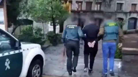 Detenidos dos jóvenes en Madrid por abusar de menores a las que proponían salvar el mundo Detenidos dos jóvenes en Madrid por abusar de menores a las que proponían salvar el mundo
