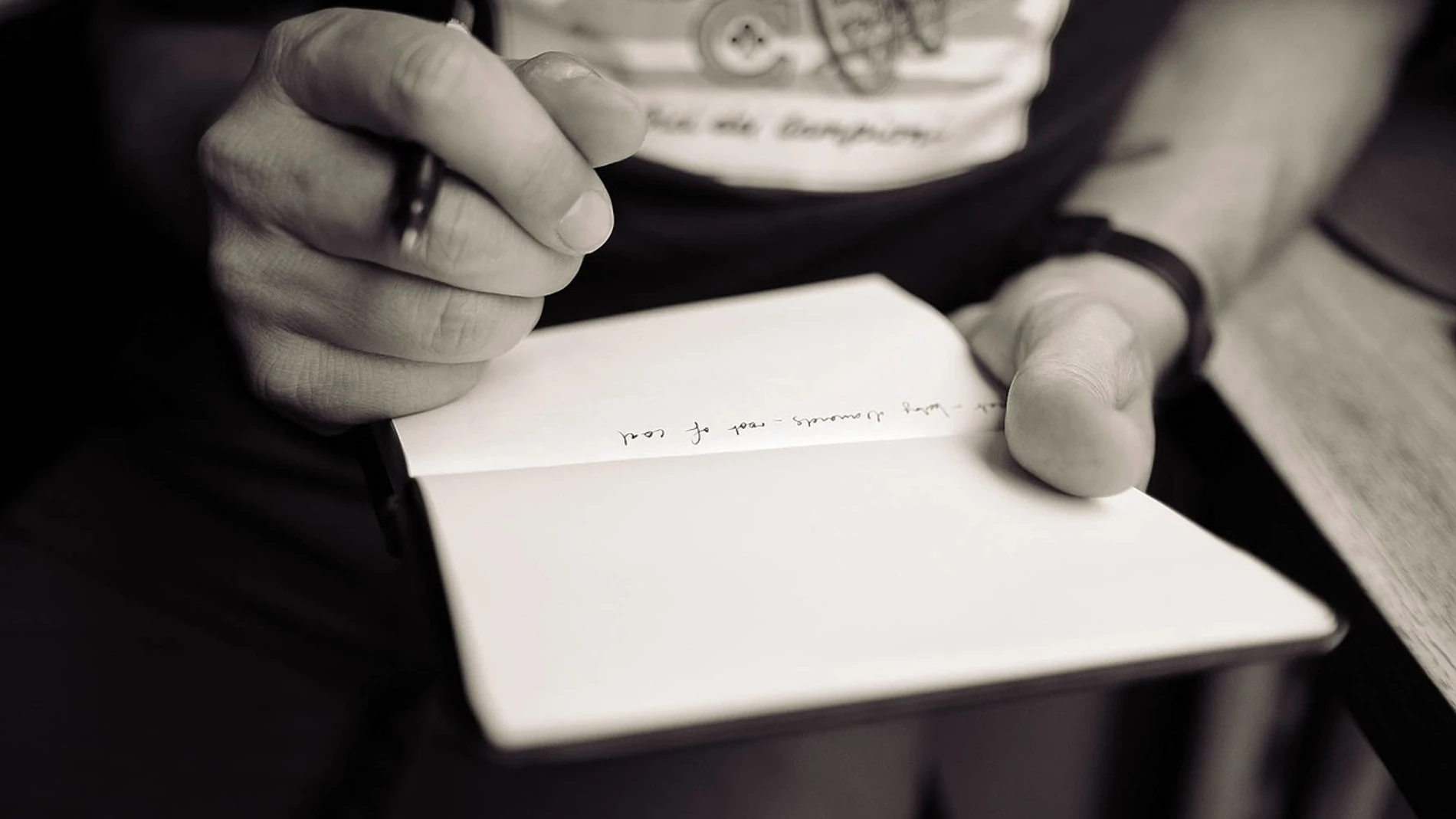 Escribiendo una carta Escribiendo una carta
