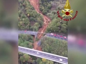 Las intensas lluvias causan la caída de un puente y cortes en carreteras en Italia Las intensas lluvias causan la caída de un puente y cortes en carreteras en Italia