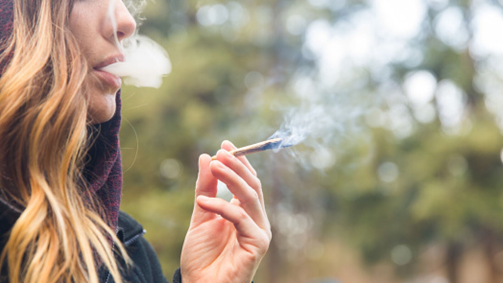 Una empresa busca a una persona que fume marihuana por 2.600 euros al mes