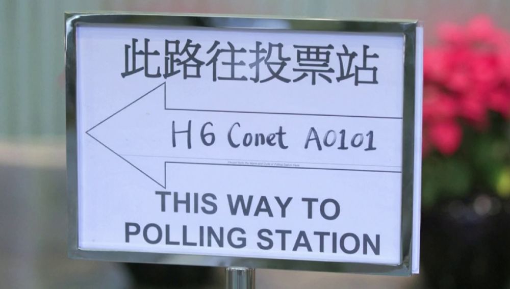  Afluencia masiva en apertura de urnas en Hong Kong tras meses de protestas