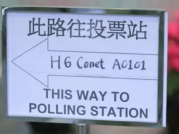 Afluencia masiva en apertura de urnas en Hong Kong tras meses de protestas Afluencia masiva en apertura de urnas en Hong Kong tras meses de protestas