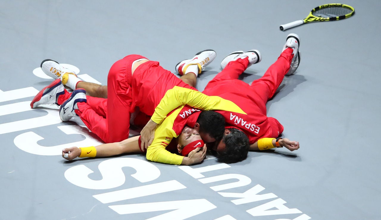 El equipo español celebra la victoria en la Copa Davis