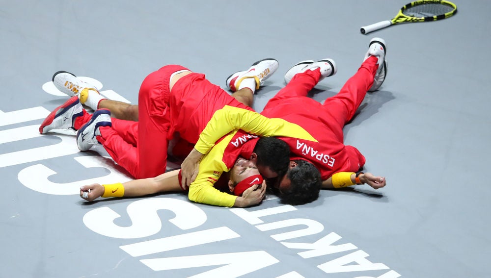 El equipo español celebra la victoria en la Copa Davis