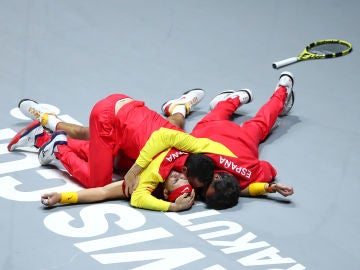 El equipo español celebra la victoria en la Copa Davis