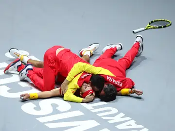 El equipo español celebra la victoria en la Copa Davis El equipo español celebra la victoria en la Copa Davis